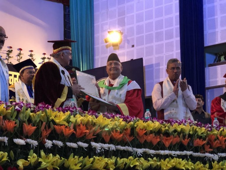 प्रधानमन्त्री केपीओलीलाई कृषि विश्वविद्यालयको मानार्थ विद्यावारिधि उपाधि