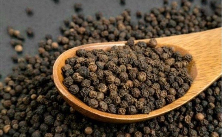 चाउरिएको मरिचको पाेटिलो व्यापार ! टनका टन आउँछ, लुसुक्क हराउँछ