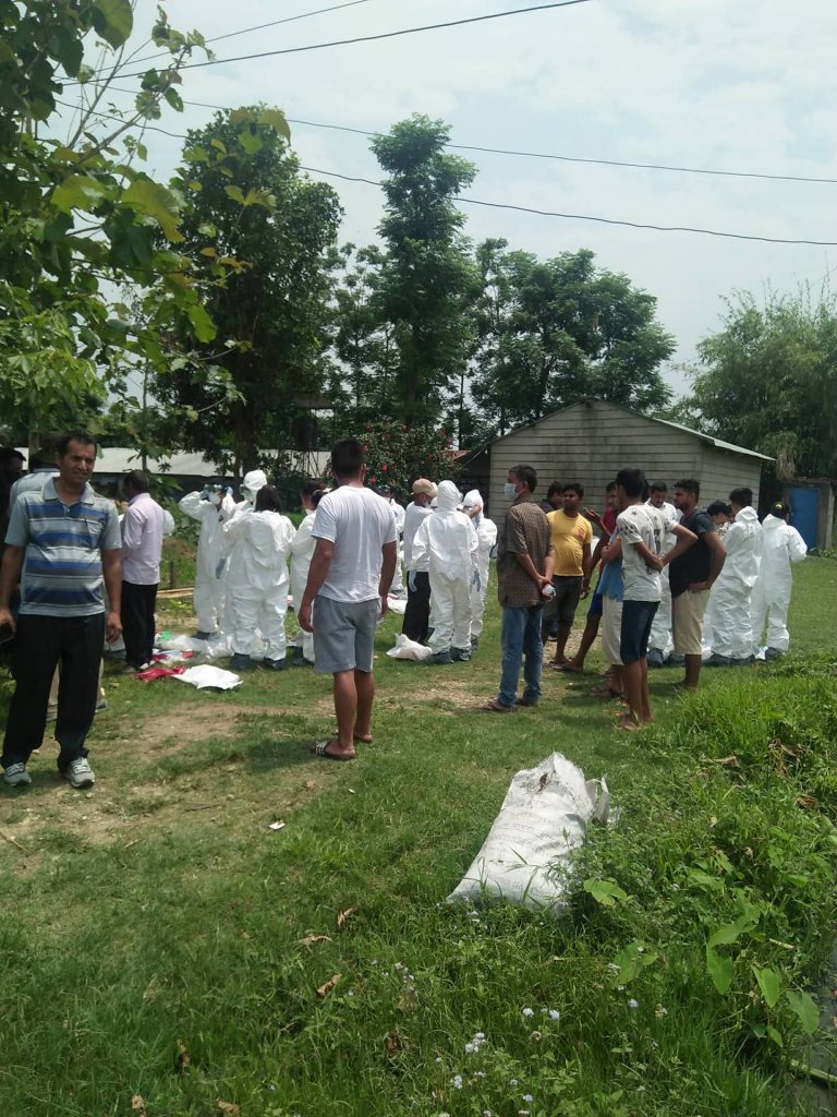 कुखुरा मार्दा पक्षपात गरेको भन्दै बर्डफ्लु संकटग्रस्त क्षेत्रका किसानले कुखुरा मार्न दिएनन्