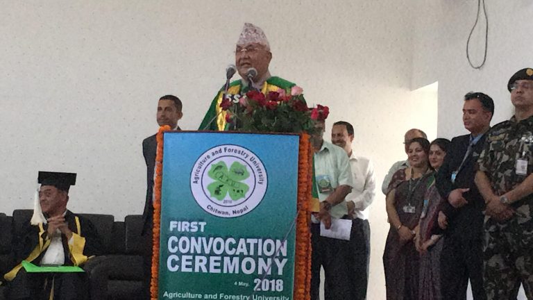 दिक्षान्त समारोहमा प्रधानमन्त्री ओलीले भने, कृषिको आधुनिकिकरण र व्यबसायिकरण गरेर देशलाई संमृद्ध बनाउँछौ