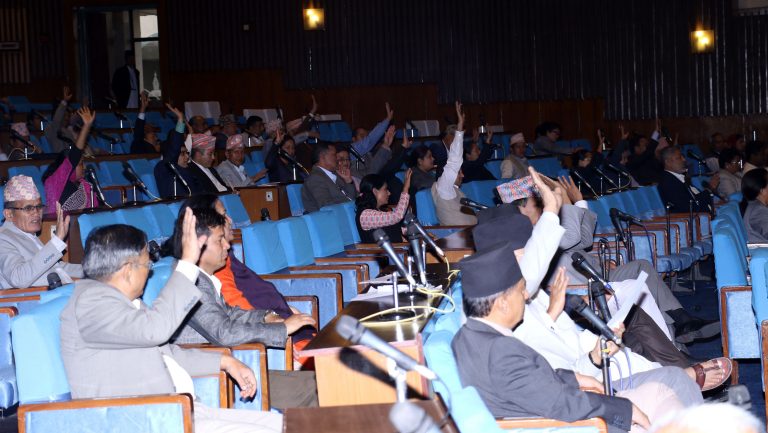 सरकार के अब कोही भोकै मर्दैनन ?