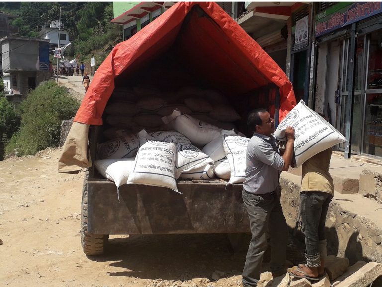 खाद्य संकट क्षेत्रमा खाद्यान्न पठाइयो