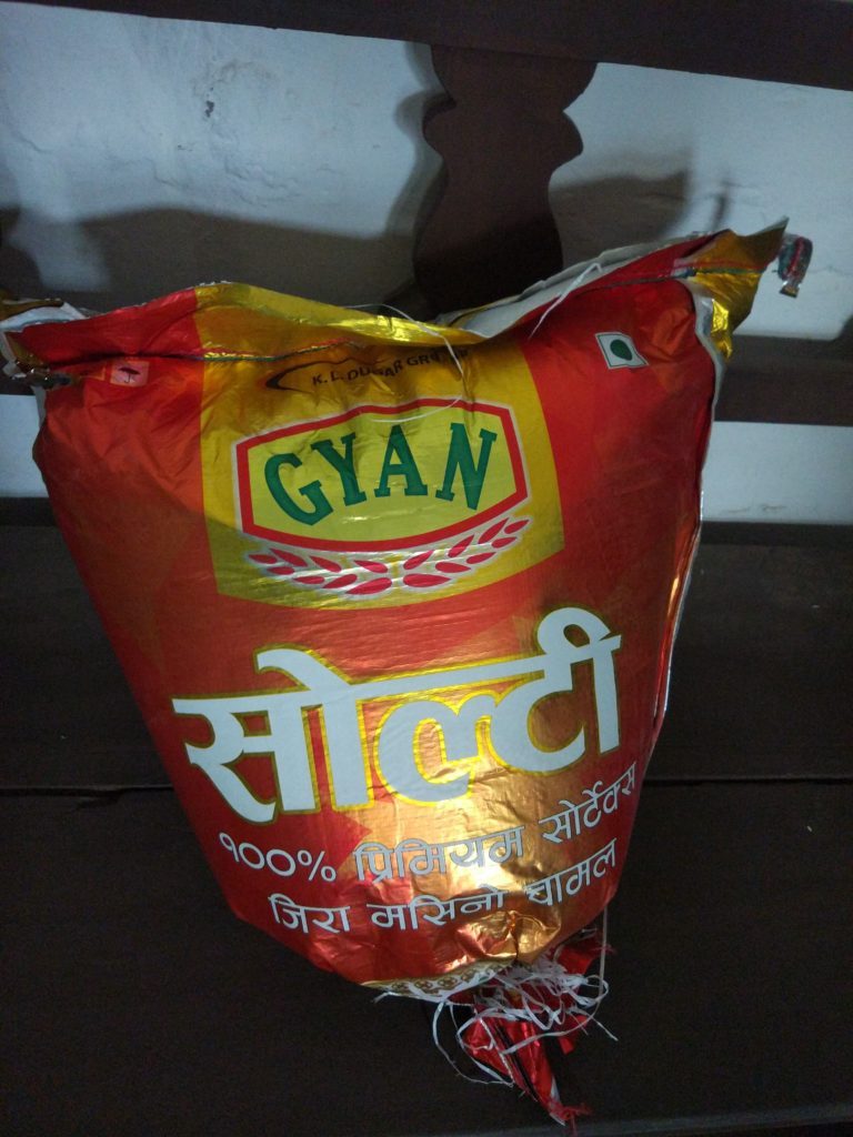 चामलको बोरामा भेटियो युरिया मल, जनस्वाथ्यमा  खेलवाड