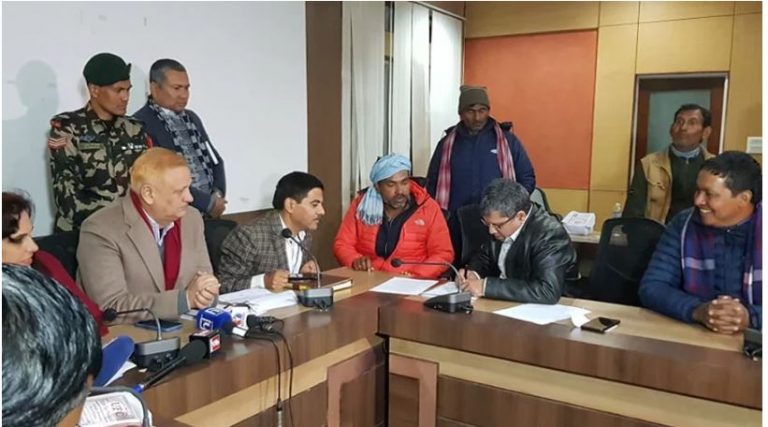 सरकार र उखु किसानबीच पाँचबुँदे सहमति, रोकियो किसानको आन्दोलन