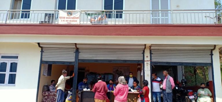 विपन्न परिवारलाई राहात वितरण