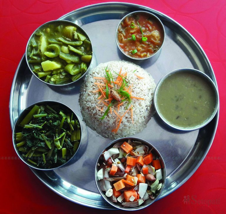 दशैँमा हाेसियारपूर्वक खानपान गर्न आवश्यक